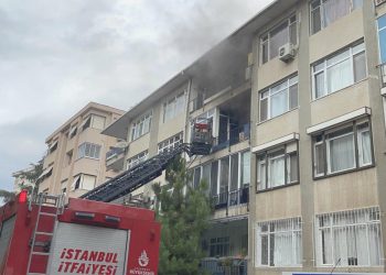 Kadıköy’deki binada çıkan yangın söndürüldü