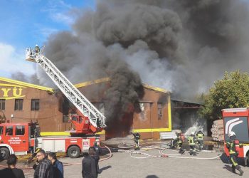 Kayseri’de organize sanayi bölgesindeki yatak fabrikasında yangın!