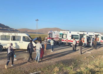 Kayseri’de tarım çalışanlarını taşıyan minibüs kaza yaptı