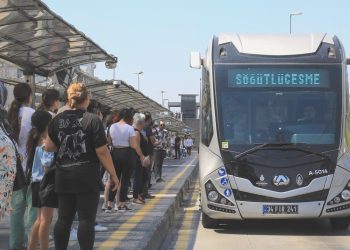 Metrobüsün güzergahına ‘bisiklet turu’ ayarı