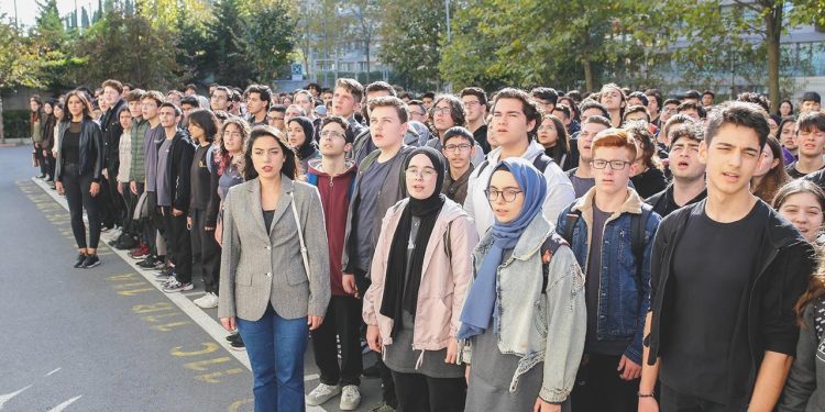 Okullarda Filistin için hürmet duruşu