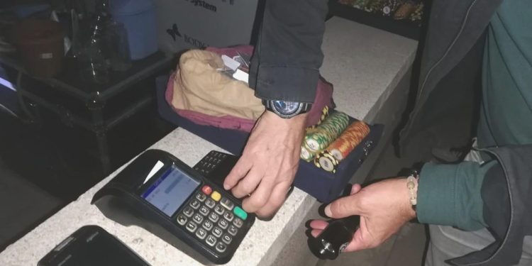 POS aygıtıyla kumar oynatan 10 bireye gözaltı