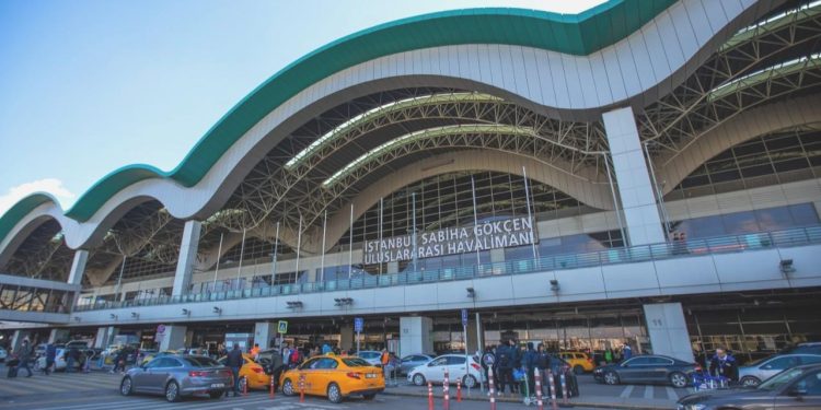 Sabiha Gökçen Havalimanı’nda 7,5 milyon liralık kaçak saat operasyonu
