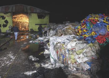 Silivri’de geri dönüşüm tesisinde yangın