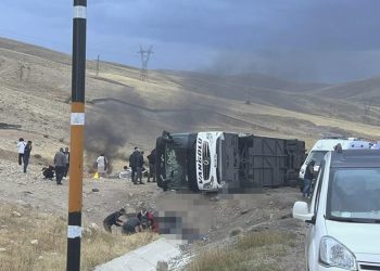 Sivas’ta otobüs devrildi, iki kişi öldü