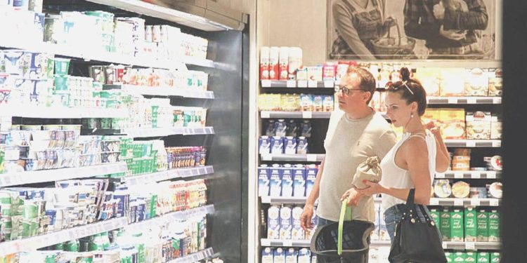 Ticaret Bakanı Bolat’ın davetine mahallî zincir marketlerden dayanak