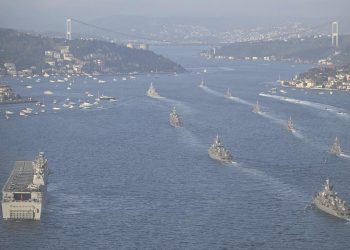 Türk donanmasının 100. yıl geçişi! 100 savaş gemisi boğazdan geçiyor!