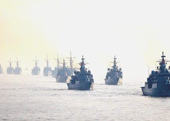 Türk donanmasının 100. yıl geçişi! 100 savaş gemisi boğazdan geçti