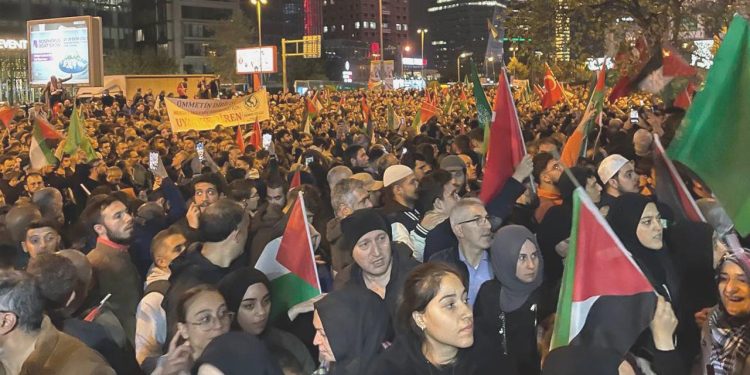 Türkiye ayakta! İsrail’in Gazze’deki hastaneye saldırısı protesto ediliyor