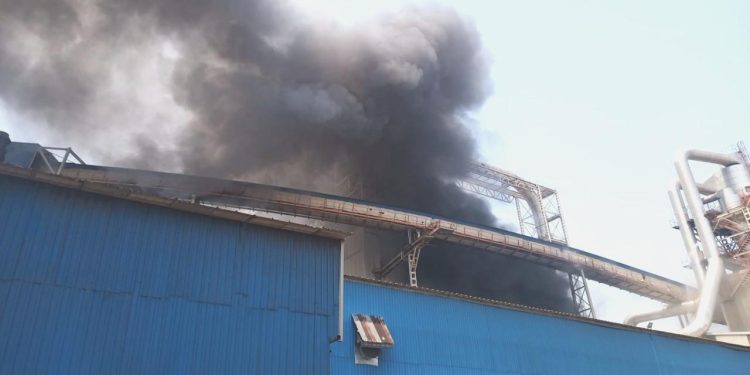 Tuzla’da yangın: Çok sayıda itfaiye sevk edildi!