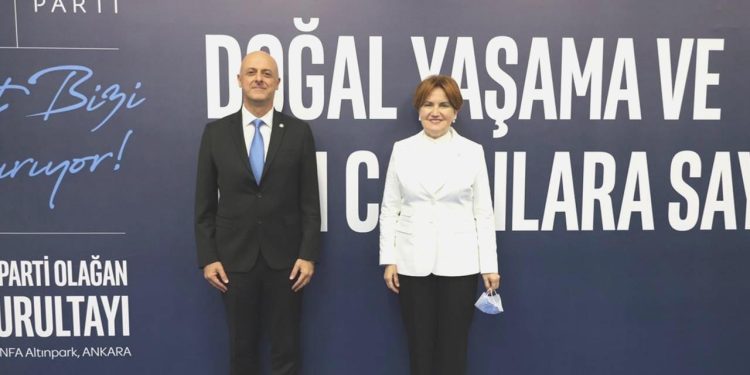 UYGUN Partili Ümit Özlale savlı: İzmir’de yarışı çok rahat göğüslerim