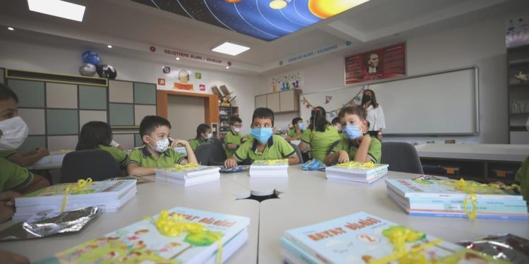 20 milyon öğrenci ve 1,2 milyon öğrenci yarın ders başı yapacak