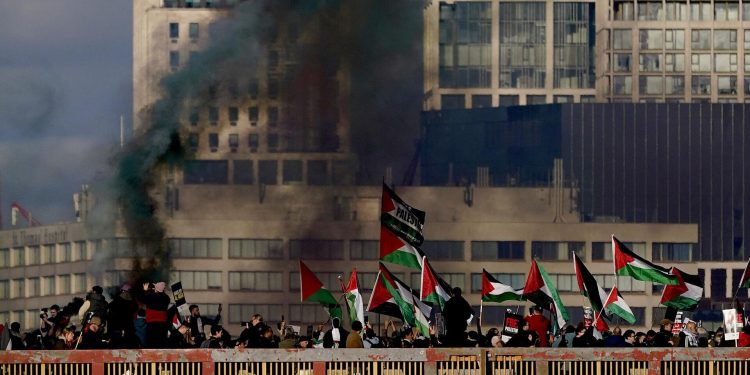 Londra’da on binler, Gazze’deki insanlık dramına sessiz kalmadı