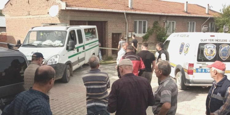 Aile katliamı: Eşini ve iki çocuğunu öldürdü, sonra da intihar etti