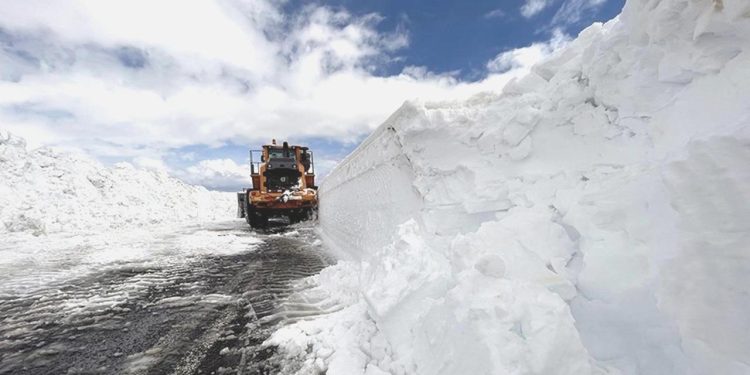 Ardahan-Ardanuç kara yolu 5 ay kapalı kalacak