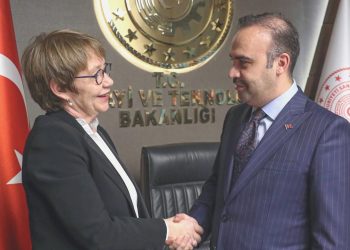 Bakan Kacır, EBRD Lideri Odile Renaud-Basso ile bir ortaya geldi