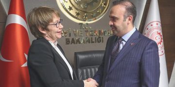 Bakan Kacır, EBRD Lideri Odile Renaud-Basso ile bir ortaya geldi