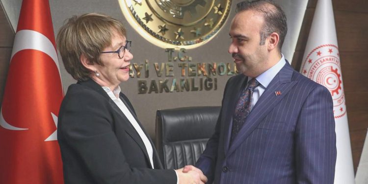 Bakan Kacır, EBRD Lideri Odile Renaud-Basso ile bir ortaya geldi