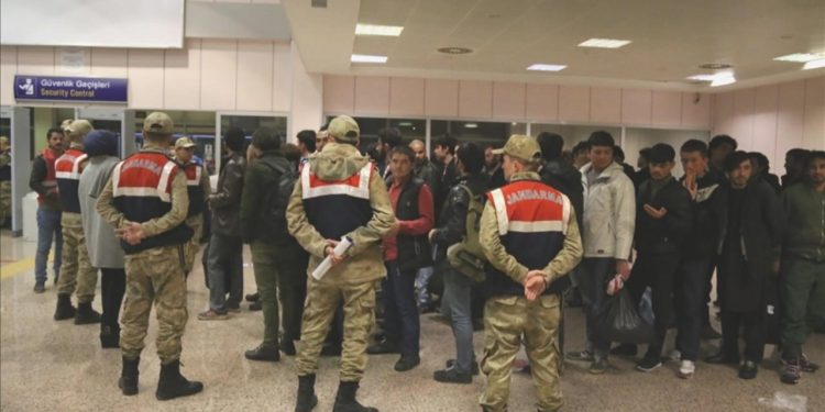 Balıkesir’de 29 sistemsiz göçmen yakalandı