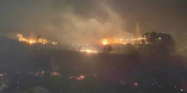 Balıkesir’de çıkan orman yangınına müdahale ediliyor