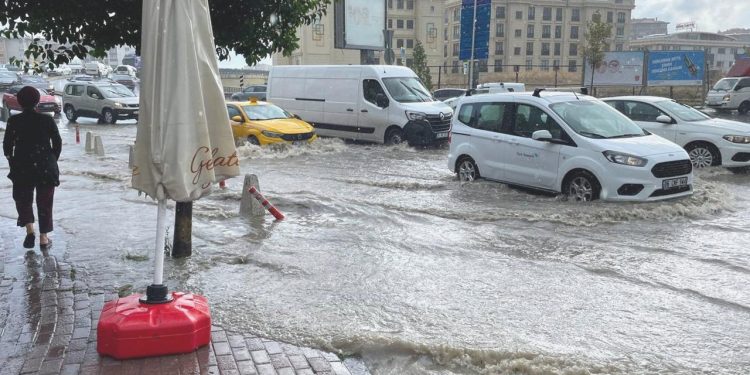 Başkentte sağanak tesirli oluyor