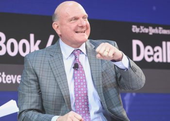 Bill Gates’in eski asistanının serveti, Gates’e yaklaştı