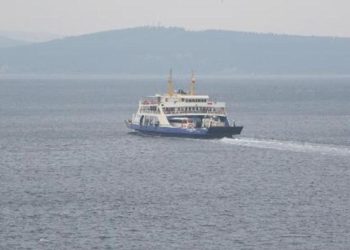 Bozcaada’ya yarınki 2 feribot seferi iptal edildi