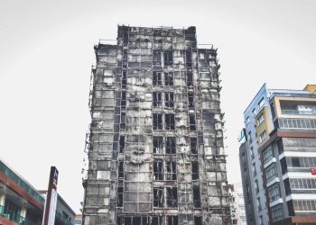 Bursa’da 10 katlı bina küle döndü