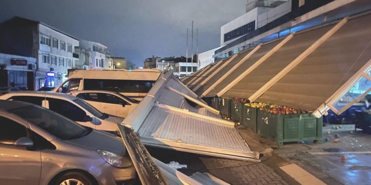 Bursa’da birinci ve orta dereceli okullar tatil edildi