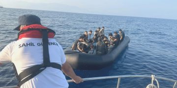 Çanakkale açıklarında 54 sistemsiz göçmen yakalandı