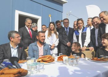 CHP başkanı Özel, Hatay’ı ziyaret etti: Benim de şahsi problemim