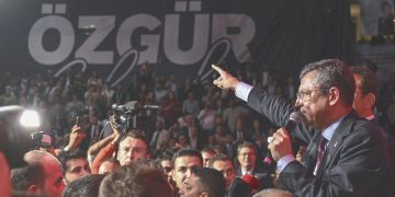 CHP Genel Lideri Özel’in ‘balkon konuşması’: Seferberlik ilan ediyorum