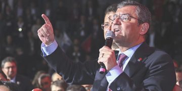 CHP önderi Özel: Haydi oradan keratalar, meşgul etmeyin memleketi