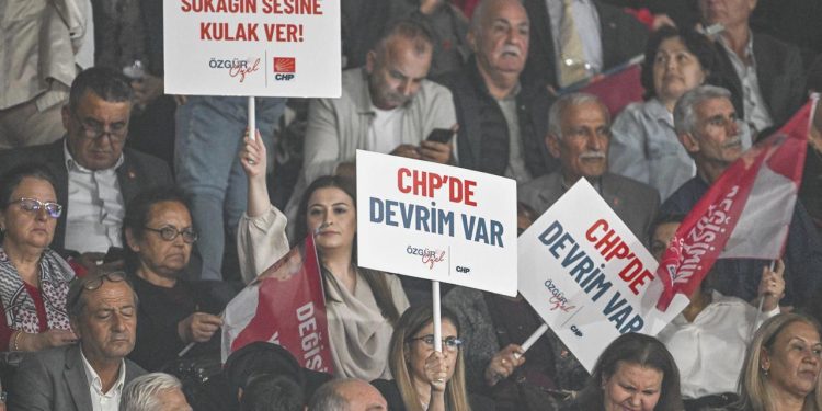 CHP’de kurultay heyecanı: Bir aday çekildi