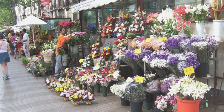 Çiçek mezatlarında ‘Öğretmenler Günü’ yoğunluğu