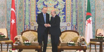 Cumhurbaşkanı Erdoğan Cezayir’de resmi merasimle karşılandı
