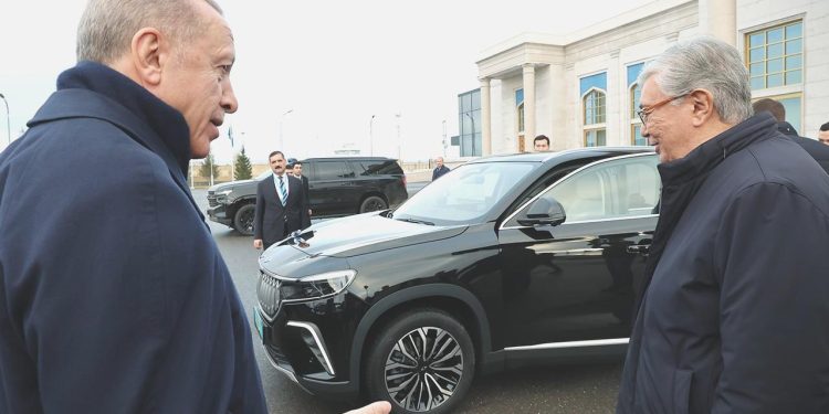 Cumhurbaşkanı Erdoğan, Kazakistan Cumhurbaşkanı Tokayev’e Togg armağan etti