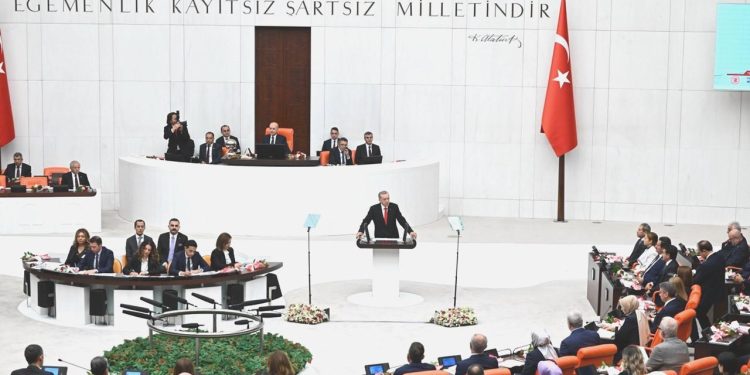 Evlenecek çiftlere 2 yıl ödemesiz kredi teklifi Meclis’e sunuldu