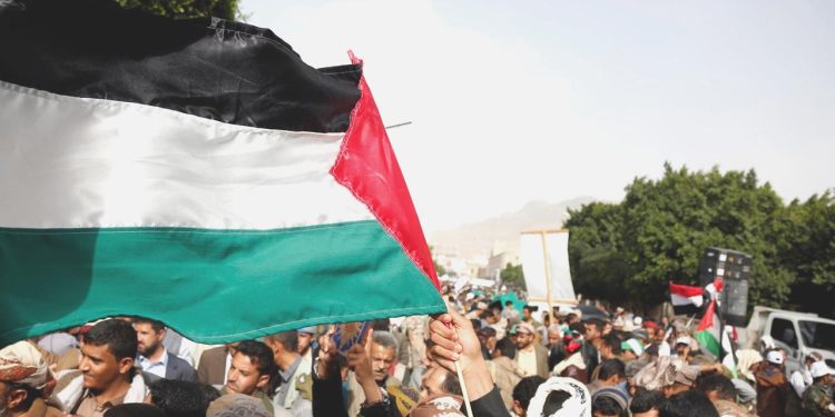 Filistinliler, ateşkesin ikinci gününde çarşılara akın etti