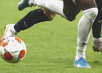 Futbolda yasa dışı bahis operasyonunda ikisi futbolcu 52 gözaltı