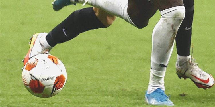 Futbolda yasa dışı bahis operasyonunda ikisi futbolcu 52 gözaltı