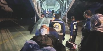 Gazzeli kanser hastaları Türkiye’ye getirildi