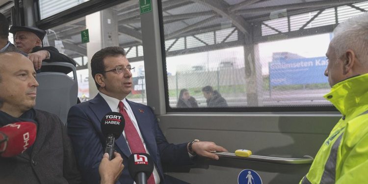 İmamoğlu, metrobüs yolundaki beton yolu deneyimledi
