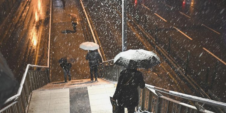 İstanbul’da 7 yıl ortadan sonra kasımda kar yağdı