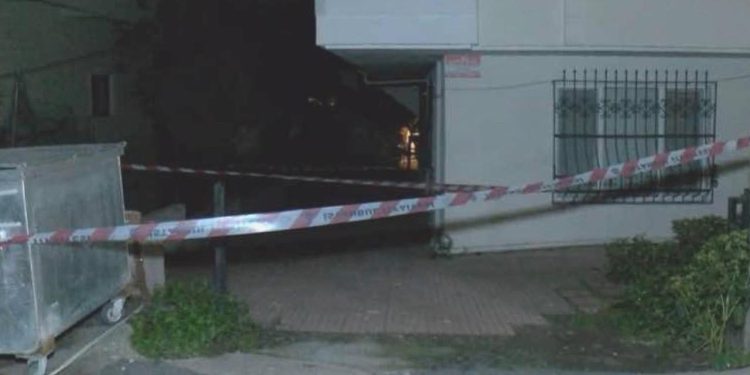 İstanbul’da toprak kayması nedeniyle 5 katlı bina tahliye edildi