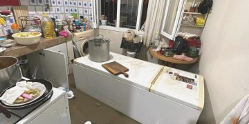 İzmir’de dere taştı, meskenleri su bastı