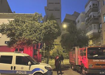 İzmir’de lise binası yıkım sırasında yan yattı