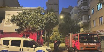 İzmir’de lise binası yıkım sırasında yan yattı