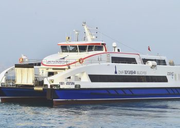İzmir’de vapur seferleri tekrar başladı