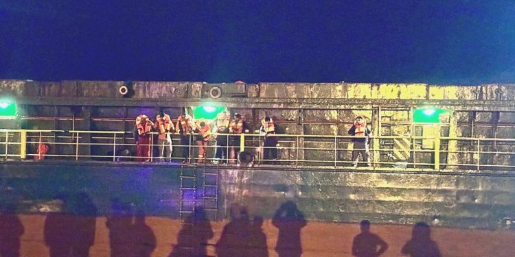 Kastamonu’da yük gemisi karaya oturdu